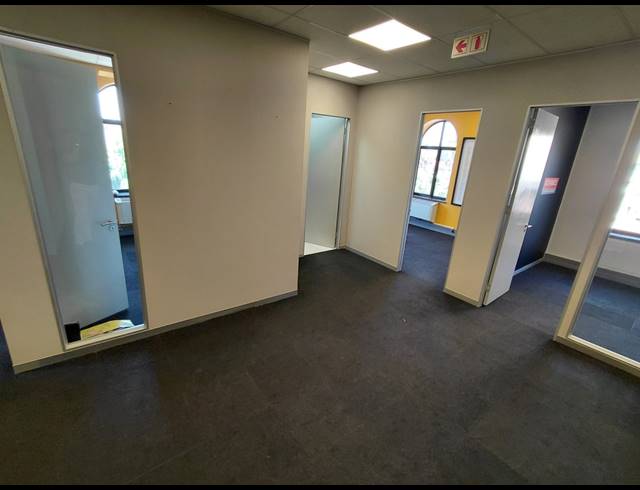 151M² OFFICE TO LET IN MAGALIESSIG